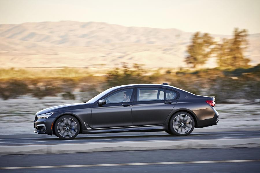  BMW M760i xDrive 2017 года  (NA) (фото 38 из 154)